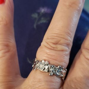 🆕️ Dogwood flower ring - 8 3/4"